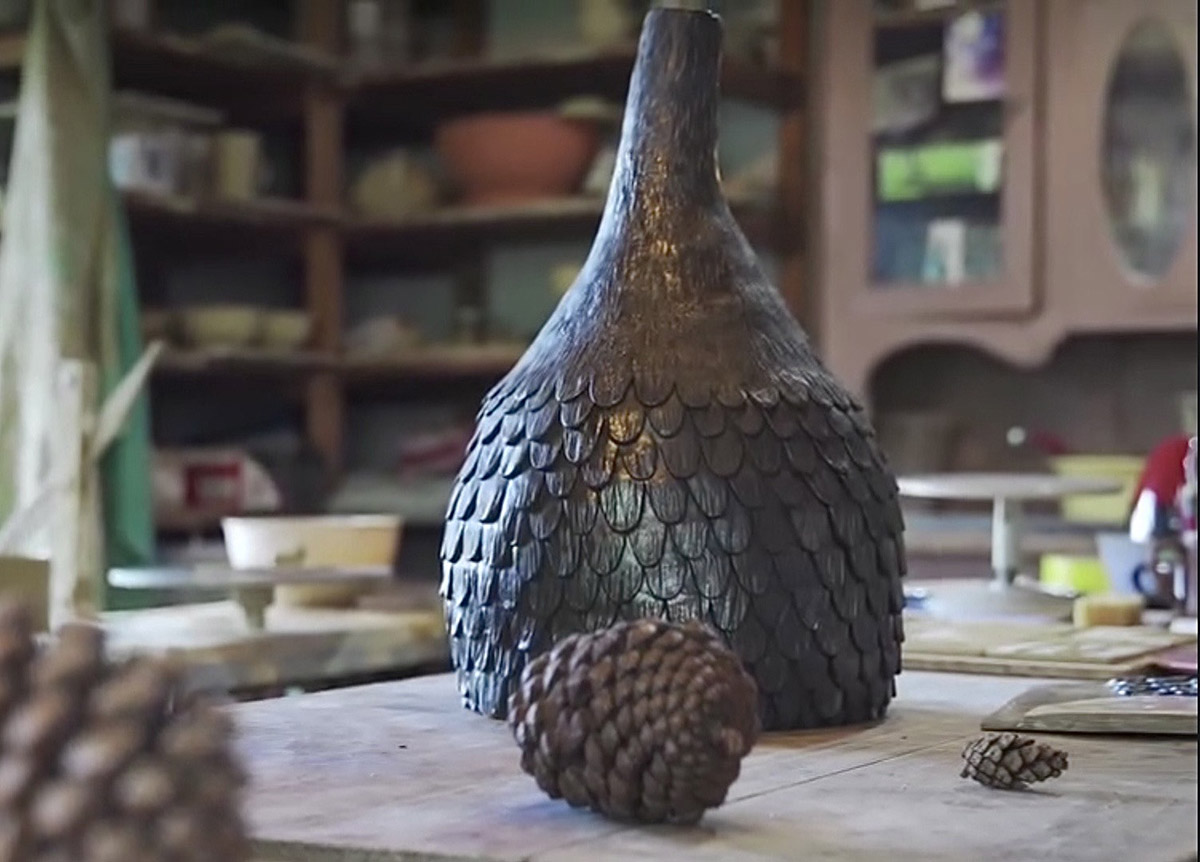 „Kapcsolat ember és tárgy, ember és természet, ember és ember között”